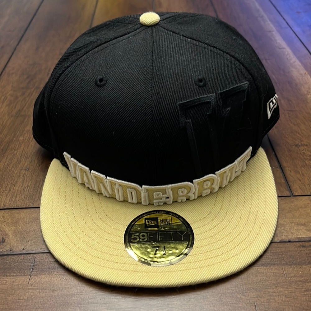 New Era Fitted 59Fifty 7 1/2 Vanderbilt Cap. Worn once.